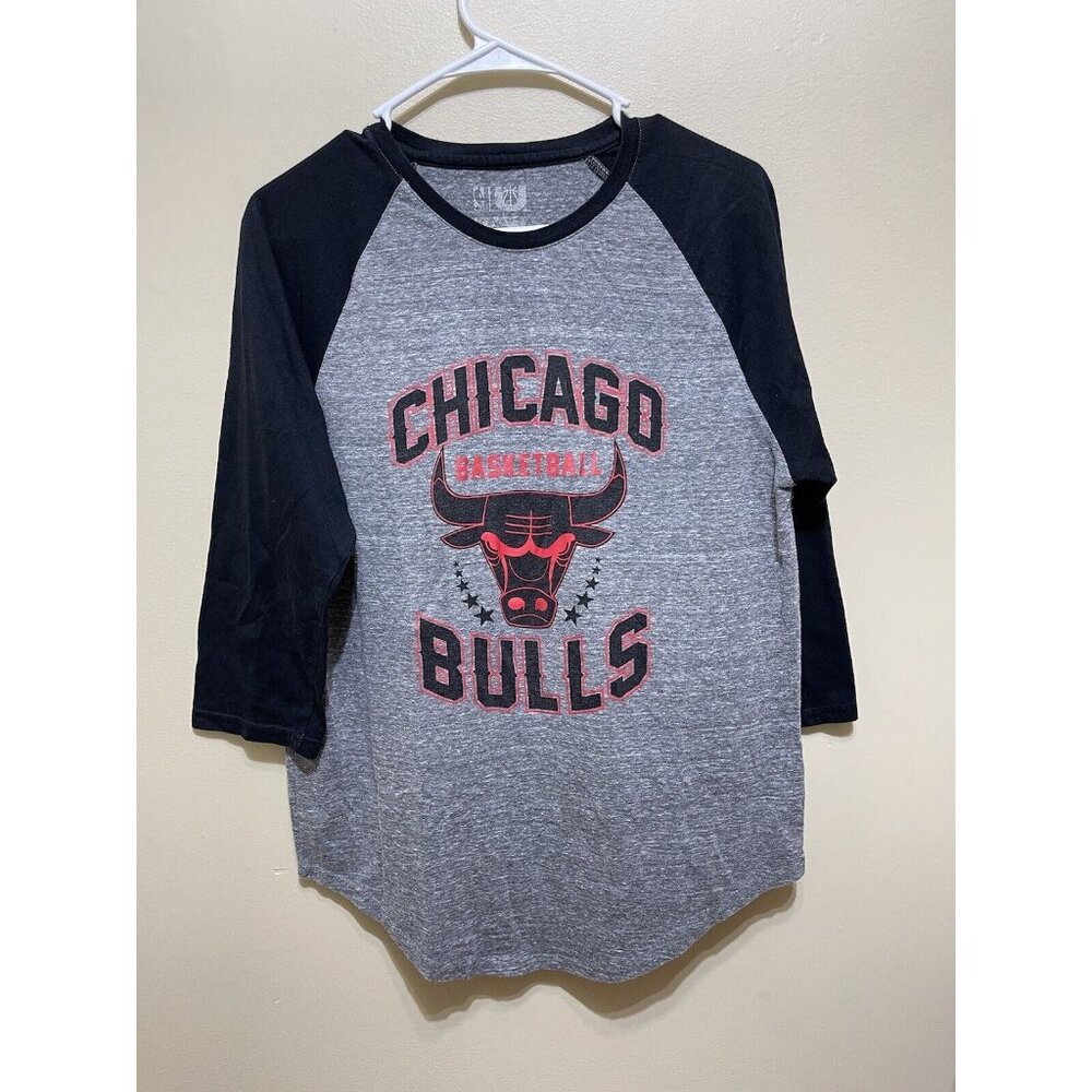 Chicago Bulls 3/4 Sleeve T-Shirt | Official NBA Basketball | Men’s Size Medium M
